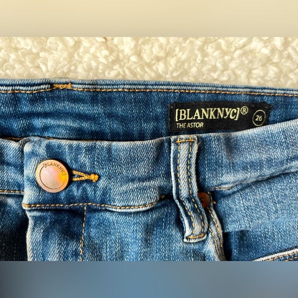 Distressed Cut off denim shorts / California closet staple! - Picture 2 of 3